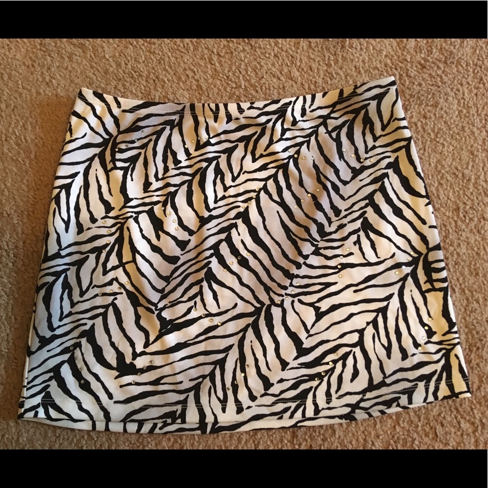 Express zebra print size medium (6/8) skirt ✨EUC